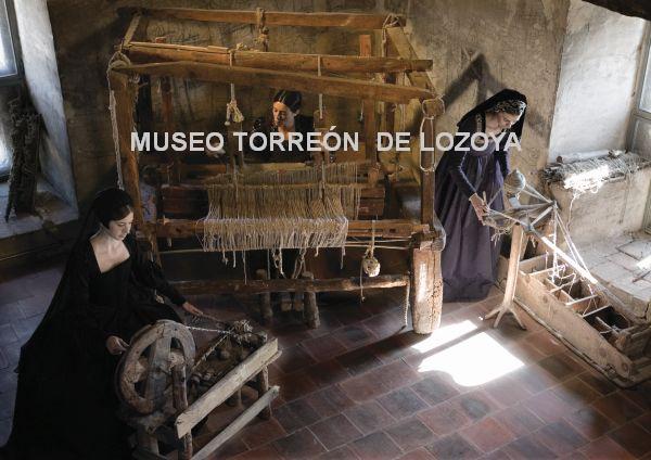 Mujeres tejiendo en la torre (reproducción uso personal o editorial)