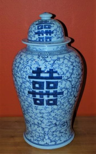 Jarrón de cerámica con tapa