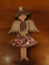 Figura niña ángel de madera con peana