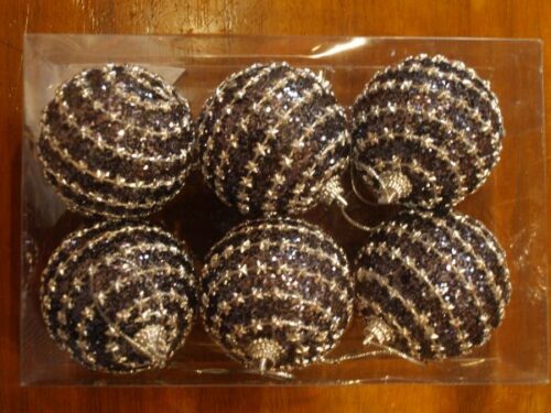 Caja de 6 bolas navideñas de color negro con estrellas plateadas